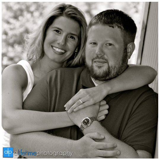 Bristol_TN_VA_Steels_Creek_Rooster_Front_Park_Engagement_Engaged_Couple_Photographer_Pictures_Portraits_Session