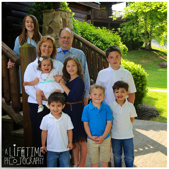 Cabins-at-the-crossing-family-photographer-Pigeon-Forge-Gatlinburg-Sevierville-Photos-Reuinion-Session-Portraits-Knoxville-6