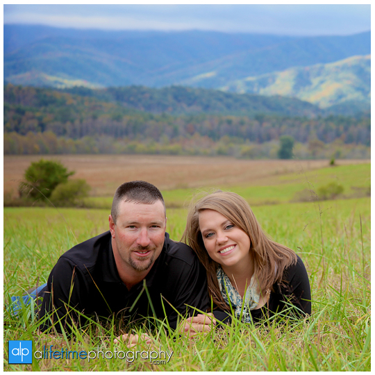 Cades-Cove-Family-Photograher-in-Townsend-TN-Couples-Kids-Photography-deer-wildlife-Smoky-Mountains-Session-Pictures-Gatlinburg-Pigeon-Forge-12