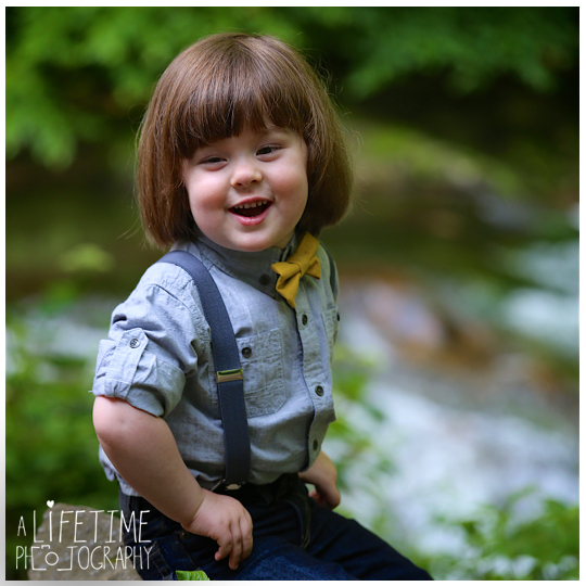Cades-Cove-Family-Photographer-Kids-Gatlinburg-Smoky-Mountains-National-Park-Portraits-Session-Pigeon-Forge-Sevierville-Seymour-Knoxville-TN-4