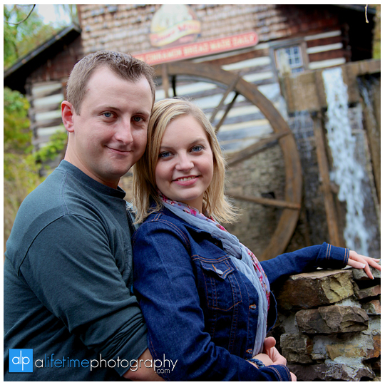Dollywood-Pigeon-Forge-TN-Engagement-Session-Family-Photographer-fun-ideas-photo-shoot-couple-pictures-Gatlinburg-TN-Smoky-Mountains-Amusement-Park-rides-hunting-autumn-starky-town-cove-7