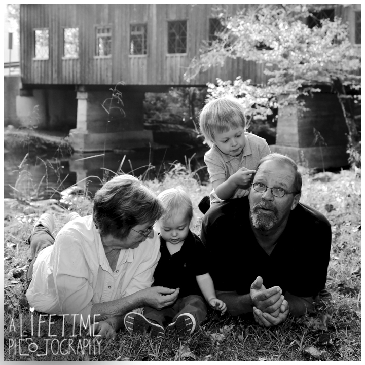 Emerts-Cove-Family-Photographer-Smoky-Mountains-Gatlinburg-Pigeon-Forge-Knoxville-Session-Pictures-kids-portraits-12