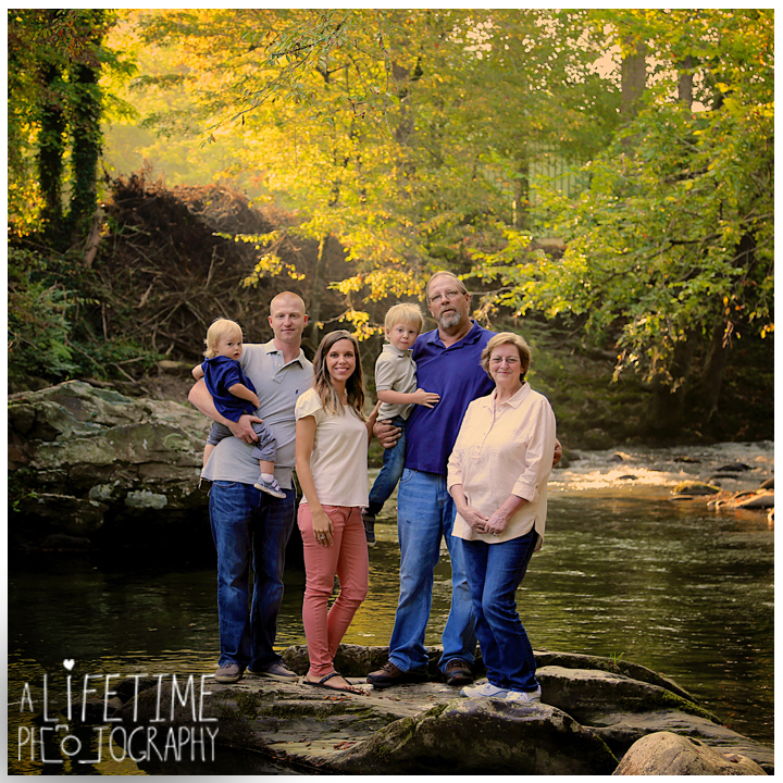 Emerts-Cove-Family-Photographer-Smoky-Mountains-Gatlinburg-Pigeon-Forge-Knoxville-Session-Pictures-kids-portraits-13