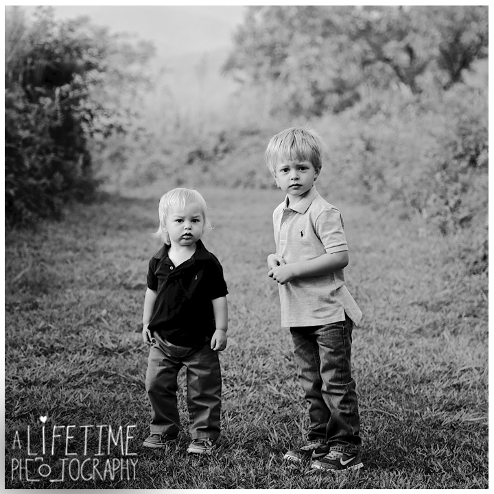 Emerts-Cove-Family-Photographer-Smoky-Mountains-Gatlinburg-Pigeon-Forge-Knoxville-Session-Pictures-kids-portraits-2