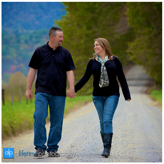 Engagement-session-ideas-dos-and-donts-what-to-expect-photographer-photography-Knoxville-TN-Johnson-City-Kingsport-Chattanooga-TN-what-to-expect-16