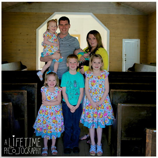 Family-Photographer-Cades-Cove-Smoky-Mountain-TN-pictures-Gatlinburg-Pigeon-Forge-Knoxville-1