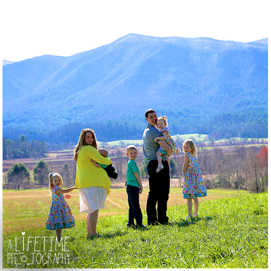 Family-Photographer-Cades-Cove-Smoky-Mountain-TN-pictures-Gatlinburg-Pigeon-Forge-Knoxville-3