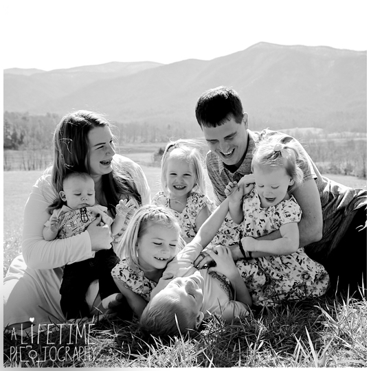 Family-Photographer-Cades-Cove-Smoky-Mountain-TN-pictures-Gatlinburg-Pigeon-Forge-Knoxville-8