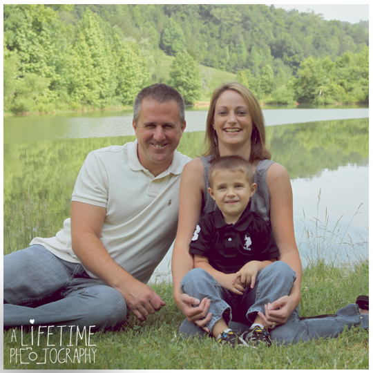 Family-Photographer-In-Pigeon-Forge-Gatlinburg-TN-Sevierville-Knoxville-Smoky-Mountains-Emerts-Cove-Covered-Bridge-generations-10