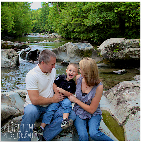 Family-Photographer-In-Pigeon-Forge-Gatlinburg-TN-Sevierville-Knoxville-Smoky-Mountains-Emerts-Cove-Covered-Bridge-generations-12
