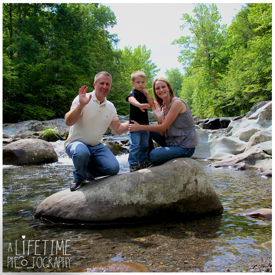 Family-Photographer-In-Pigeon-Forge-Gatlinburg-TN-Sevierville-Knoxville-Smoky-Mountains-Emerts-Cove-Covered-Bridge-generations-14