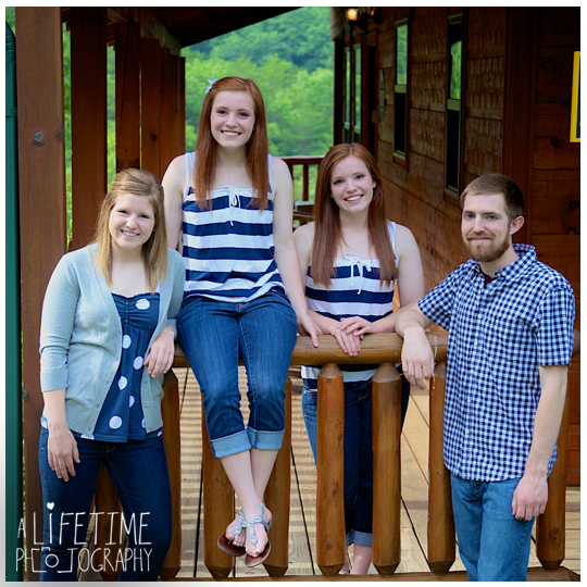 Family-Photographer-at vacation-Cabin-in Smoky-Mountains-Gatlinburg-Pigeon-Forge-TN-Sevierville-Seymour-Knoxville-10