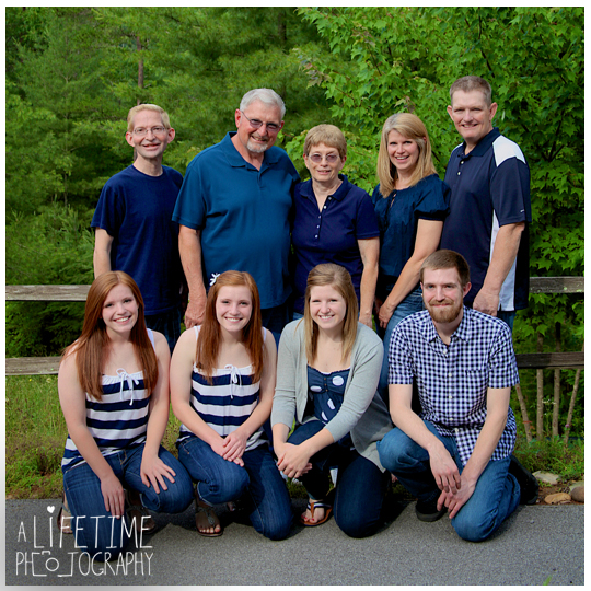 Family-Photographer-at vacation-Cabin-in Smoky-Mountains-Gatlinburg-Pigeon-Forge-TN-Sevierville-Seymour-Knoxville-2