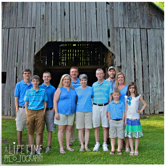 Family-Photographer-in-Gatlinburg-Pigeon-Forge-Sevierville-TN-Emerts-Cove-Covered-Bridge-Vacation-Photos-Smoky-Mountains-1a