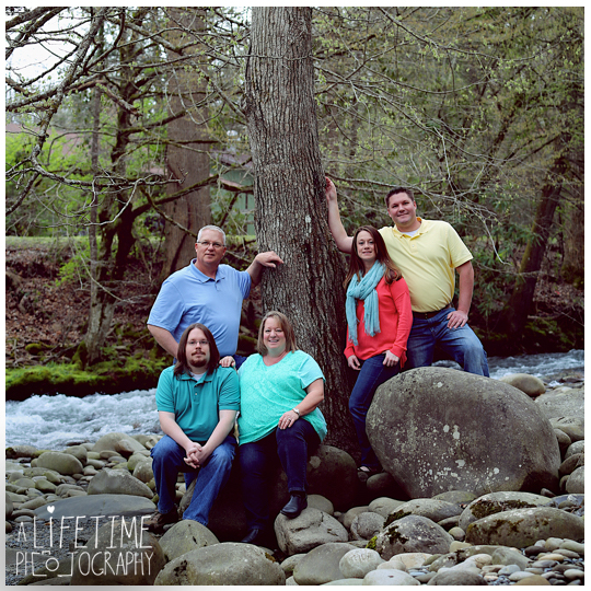 Family-Photographer-in-the-Gatlinburg-Pigeon-Forge-Smoky-Mountains-Emerts-Cove-Covered-Bridge-Sevierville-Pittman-Center-Knoxville-Seymour-3