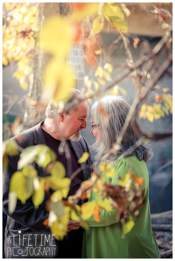 gatlinburg-pigeon-forge-photographer-knoxville-sevierville-dandridge-seymour-smoky-mountains-anniversary-couple-family_0012