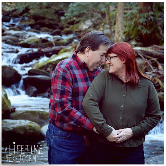 Gatlinburg-Pigeon-Forge-Sevierville-Photographer-photography-photo-shoot-session-married-couple-family-Noah-Bud-Ogle-Place-Motor-Nature-trail-Smoky-Mountains-7