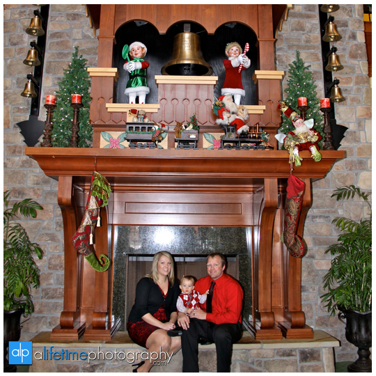Gatlinburg_Pigeon-Forge_TN_Family_Photographer_Kids-Christmas-place-inn