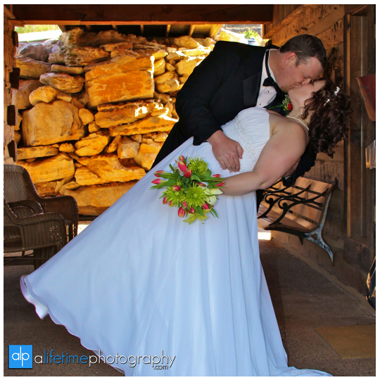 Gatlinburg_TN_Pigeon_Forge_TN_Townsend_Barn_Event_Center_Smoky_Mountain_Wedding_Photographer
