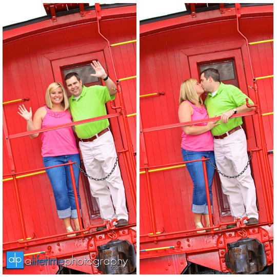 Knoxville_Engagement_Engaged_Couple_Downtown_Calhouns_Market_Square_Pictures_photography