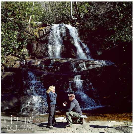 Laurel-Falls-hike-Pigeon-Forge-Gatlinburg-Sevierville-Smoky-Mountains-Engagement-Photographer-wedding-marriage-proposal-couple-session-waterfalls-4