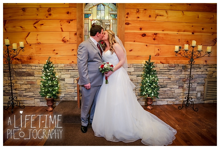 Little Log chapel Wedding Photographer Gatlinburg-Pigeon-Forge-Knoxville-Sevierville-Dandridge-Seymour-Smoky-Mountains-Townsend-Photos-Greenbriar Session-Professional-Maryville_0371