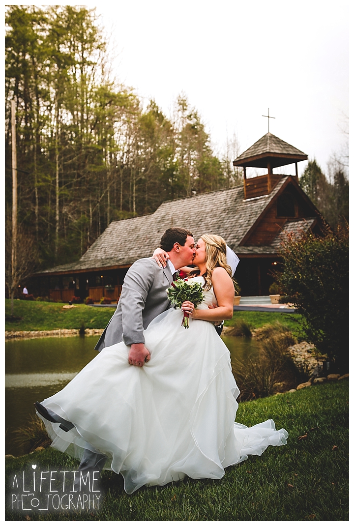 Little Log chapel Wedding Photographer Gatlinburg-Pigeon-Forge-Knoxville-Sevierville-Dandridge-Seymour-Smoky-Mountains-Townsend-Photos-Greenbriar Session-Professional-Maryville_0373