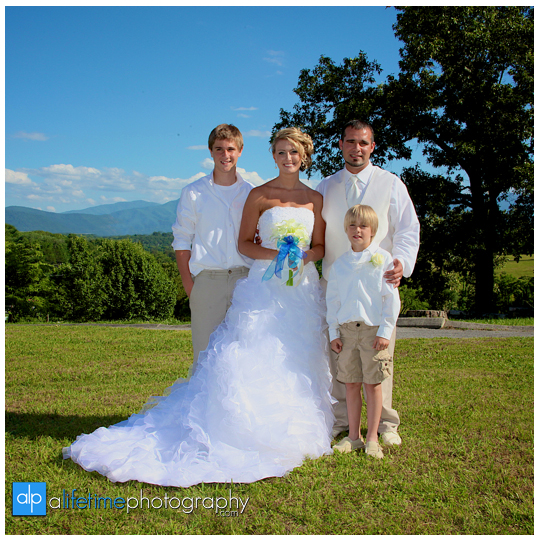 Newport-Pigeon_Forge-Gatlinburg-Sevierville-Knoxville-TN-wedding-photographer-marriage-photography-photos-bride-groom-newlywed-home-outdoor-ceremony-bridesmaids-bridal-flower-girl-gromsmen-16