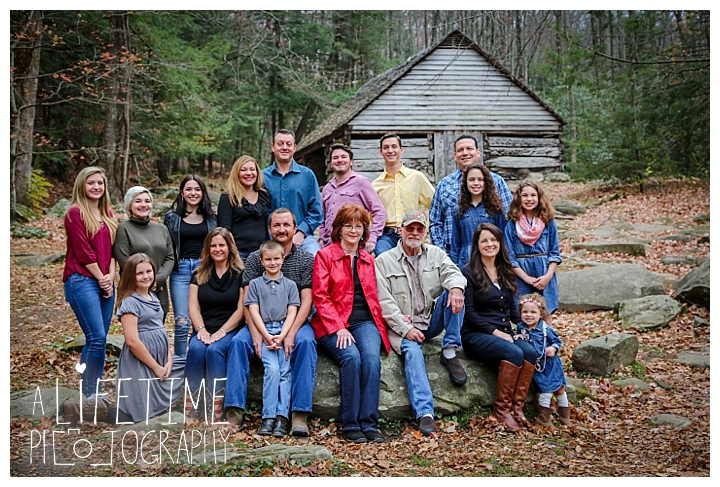 ogle-place-family-reunion-cabin-photographer-gatlinburg-pigeon-forge-knoxville-sevierville-dandridge-seymour-smoky-mountains-townsend-photos-session-professional-maryville_0098