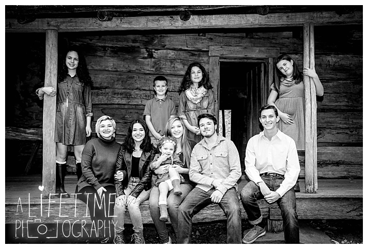 ogle-place-family-reunion-cabin-photographer-gatlinburg-pigeon-forge-knoxville-sevierville-dandridge-seymour-smoky-mountains-townsend-photos-session-professional-maryville_0100
