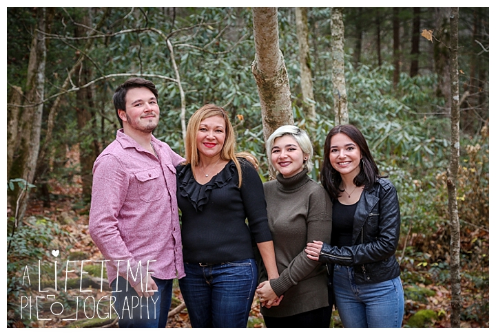 ogle-place-family-reunion-cabin-photographer-gatlinburg-pigeon-forge-knoxville-sevierville-dandridge-seymour-smoky-mountains-townsend-photos-session-professional-maryville_0108