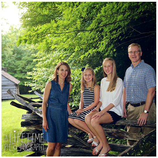 Roaring-Fork-Motor-Nature-Trail-Family-Photos-In-the-Great-Smoky-Mountain-National-Park-Photographer-Family-Reunion-Gatlinburg-Knoxville-Pigeon-Forge-GSMNP-8