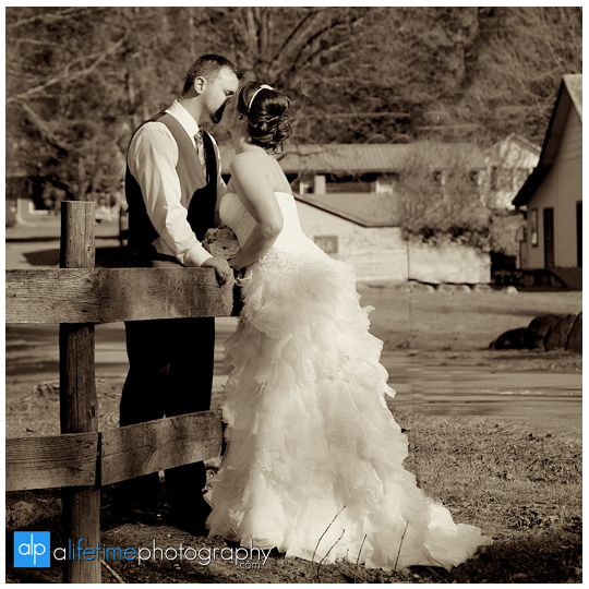 Wedding-Photographer-Bridal-Session-Photographer-in-Gatlinburg-Pigeon-Forge-Sevierville-Smoky-Mountains-Fall-Kids-Family-Photography-Pictures-13