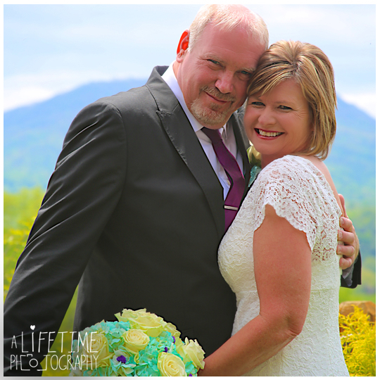 Wedding-photographer-Sevierville-Pigeon-Forge-Gatlinburg-Mountain-Pool-Lodge-Eden-Crest-cabin-ceremony-photography-12