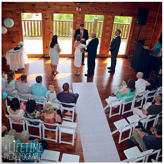 Wedding-photographer-Sevierville-Pigeon-Forge-Gatlinburg-Mountain-Pool-Lodge-Eden-Crest-cabin-ceremony-photography-4