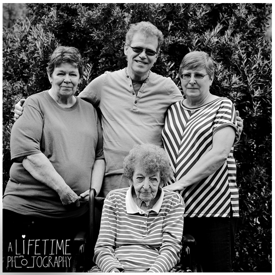 grandmother-80th-birthday-reunion-family-photographer-cabin-Gatlinburg-Pigeon-Forge-Sevierville-Knoxville-Kids-Grandkids-1
