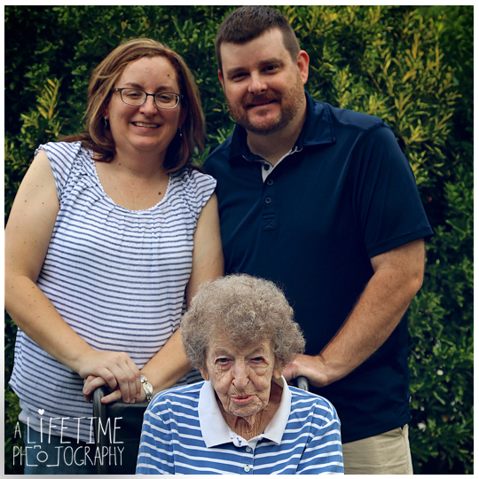 grandmother-80th-birthday-reunion-family-photographer-cabin-Gatlinburg-Pigeon-Forge-Sevierville-Knoxville-Kids-Grandkids-3